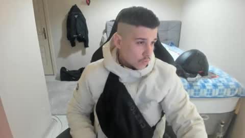 Snapshot of ulxer chatting on February 13, 7:21 pm hi im mike tyson -  online show from February 13, 7:21 pm
