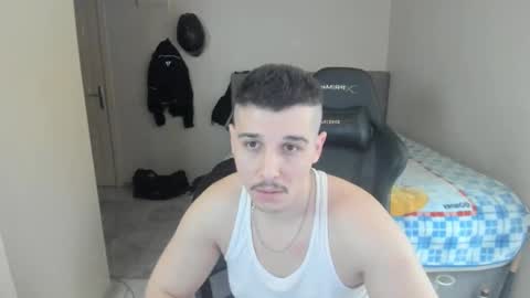 Snapshot of ulxer chatting on February 15, 12:37 am hi im mike tyson -  online show from February 15, 12:37 am