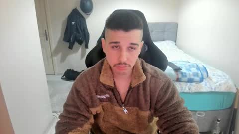 Snapshot of ulxer chatting on February 21, 11:10 pm hi im mike tyson -  online show from February 21, 11:10 pm