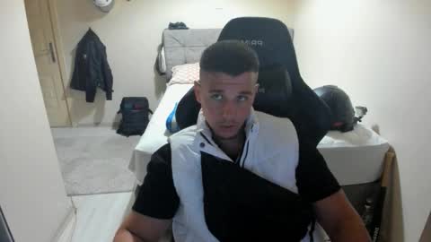 Snapshot of ulxer chatting on September 25, 6:22 pm hi im mike tyson -  online show from September 25, 6:22 pm