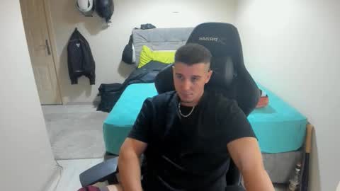 Snapshot of ulxer chatting on October 4, 7:56 pm hi im mike tyson -  online show from October 4, 7:56 pm