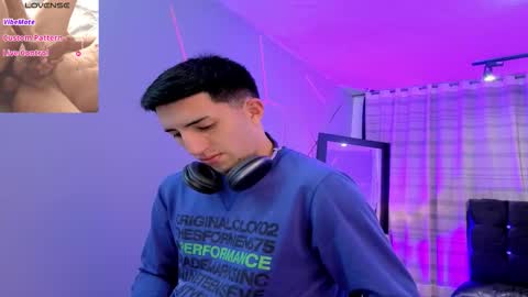 un_sluttyy online show from December 15, 11:25 am