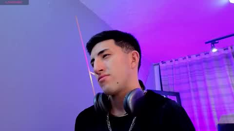 un_sluttyy online show from December 17, 11:38 am