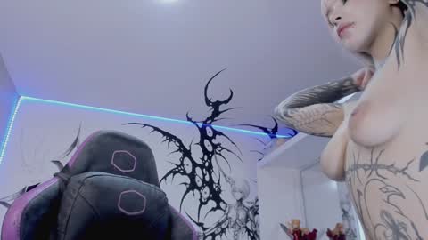 Snapshot of unachimbaherida chatting on February 1, 6:21 am Elle Danielle online show from February 1, 6:21 am