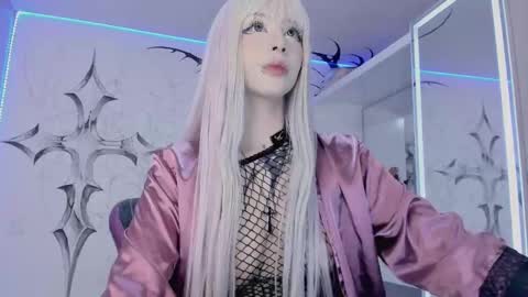 Snapshot of unachimbaherida chatting on February 10, 3:35 am Elle Danielle online show from February 10, 3:35 am