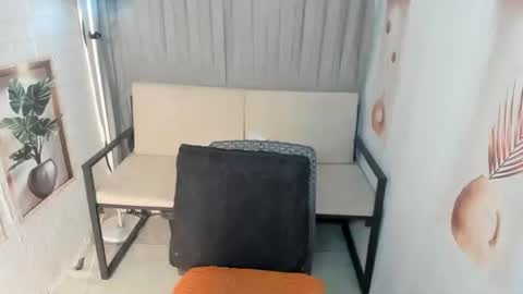 Snapshot of uncut_jelay chatting on March 2, 7:15 am uncut_jelay online show from March 2, 7:15 am