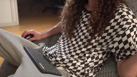 Snapshot of uncutgerman420 chatting on November 18, 11:48 pm Mister Uncut online show from November 18, 11:48 pm