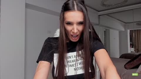 Silvia online show from December 7, 7:32 pm