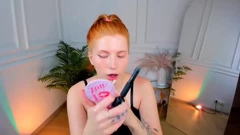 Snapshot of unicent chatting on November 30, 8:46 pm Call me Mira thumbs up its make me happy online show from November 30, 8:46 pm