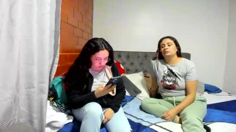 Kary and jhoa online show from December 19, 11:45 pm