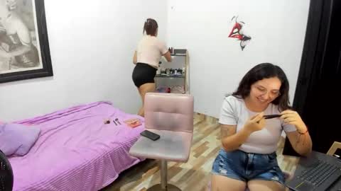 Kary and jhoa online show from February 2, 11:58 pm