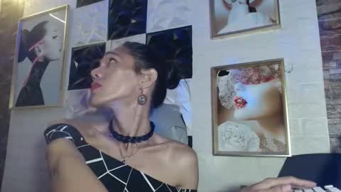 Snapshot of ur_chrizzy_fav chatting on October 13, 8:20 pm chrizzy online show from October 13, 8:20 pm