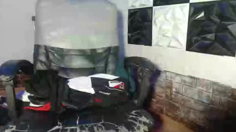 Snapshot of ur_chrizzy_fav chatting on October 18, 9:37 pm chrizzy online show from October 18, 9:37 pm