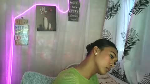 ur_dazzlingmorenaxx online show from April 14, 2:50 am