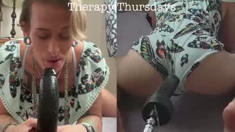 Snapshot of ur_goddess_daylee chatting on September 18, 8:11 pm Goddess online show from September 18, 8:11 pm