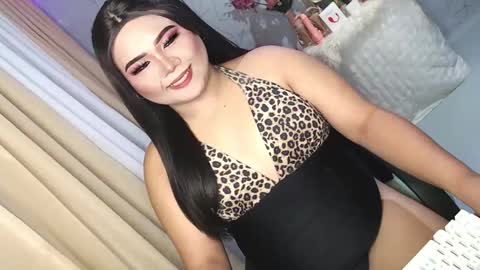 KENDRA CUTIEE online show from January 14, 3:39 pm