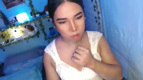 Snapshot of ur_hot_tommiexx chatting on November 23, 2:11 am jennie online show from November 23, 2:11 am