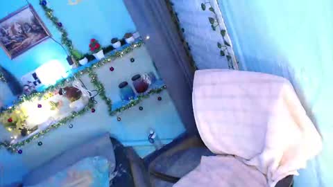 Snapshot of ur_hot_tommiexx chatting on December 4, 2:21 am jennie online show from December 4, 2:21 am