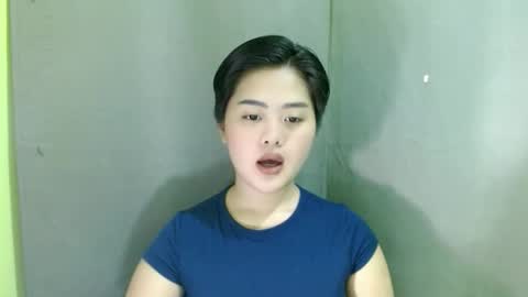 Snapshot of ur_prettyzey18 chatting on December 14, 7:14 am zey online show from December 14, 7:14 am