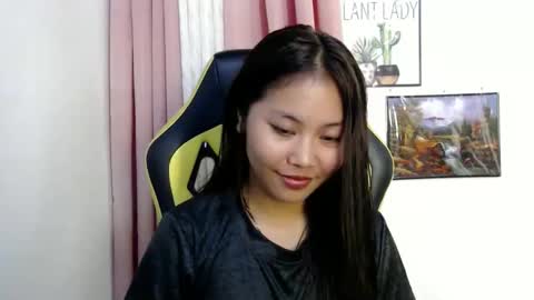 Snapshot of ur_small_girl chatting on November 15, 1:51 pm ur_small_girl online show from November 15, 1:51 pm