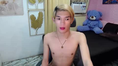 urasian_john20 online show from May 25, 8:48 pm
