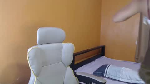 Snapshot of urasian_kat chatting on December 15, 1:21 am urasian_kat online show from December 15, 1:21 am