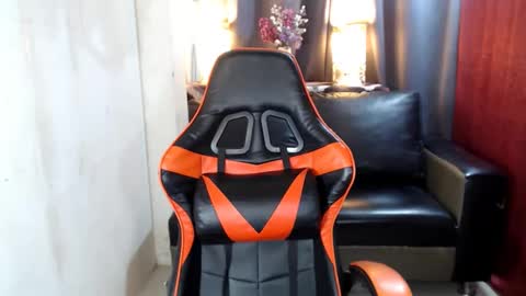 Snapshot of urasian_olivia1 chatting on December 25, 11:00 am Olivia online show from December 25, 11:00 am