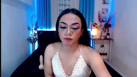 Snapshot of urasian_olivia1 chatting on January 19, 12:28 pm Olivia online show from January 19, 12:28 pm