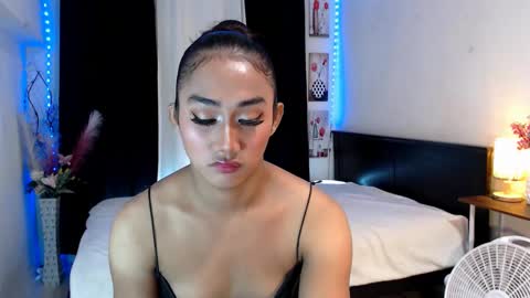 Snapshot of urasian_olivia1 chatting on February 6, 6:24 pm Olivia online show from February 6, 6:24 pm