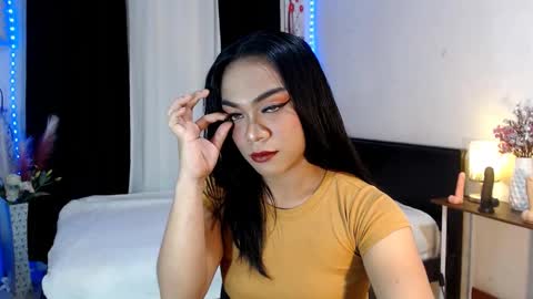 Snapshot of urasian_olivia1 chatting on February 10, 6:20 am Olivia online show from February 10, 6:20 am