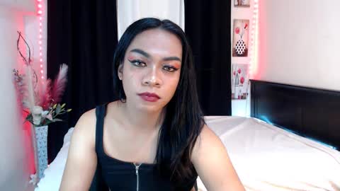 Snapshot of urasian_olivia1 chatting on February 10, 12:29 pm Olivia online show from February 10, 12:29 pm