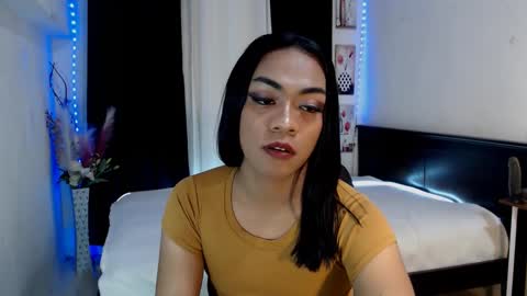 Snapshot of urasian_olivia1 chatting on February 16, 4:53 pm Olivia online show from February 16, 4:53 pm