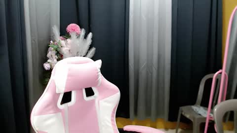 urasiancumgirl_ online show from April 16, 7:09 am