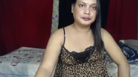 Snapshot of urasiandominaxx chatting on February 26, 11:20 am Diane online show from February 26, 11:20 am
