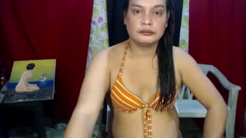 Snapshot of urasiandominaxx chatting on September 29, 5:23 am Diane online show from September 29, 5:23 am