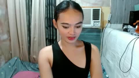 Snapshot of urasianhotrhianxxx chatting on December 11, 11:41 am Rina online show from December 11, 11:41 am