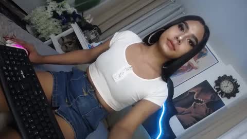 Snapshot of urasians_cummer chatting on February 12, 12:55 pm Pau online show from February 12, 12:55 pm