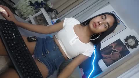 Snapshot of urasians_cummer chatting on February 12, 11:20 pm Pau online show from February 12, 11:20 pm