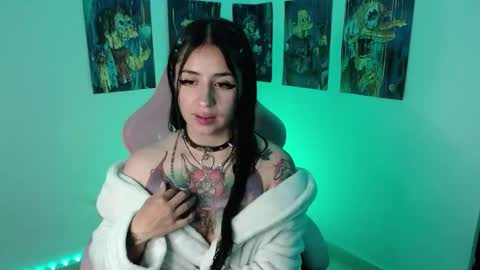 Snapshot of urbaby6irl chatting on February 22, 5:23 am Danielle online show from February 22, 5:23 am