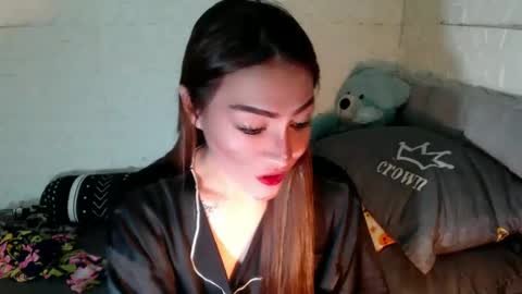 Snapshot of urbabyhot_gurl chatting on December 12, 2:55 pm QUEEN ANGEL online show from December 12, 2:55 pm