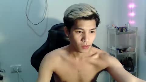 Snapshot of urcutefucking_asianboy chatting on November 5, 5:24 pm ASIANBBYBOY online show from November 5, 5:24 pm