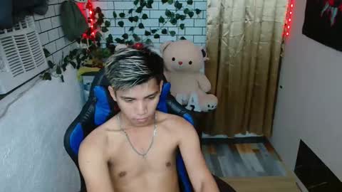 Snapshot of urcutefucking_asianboy chatting on November 21, 4:27 pm ASIANBBYBOY online show from November 21, 4:27 pm