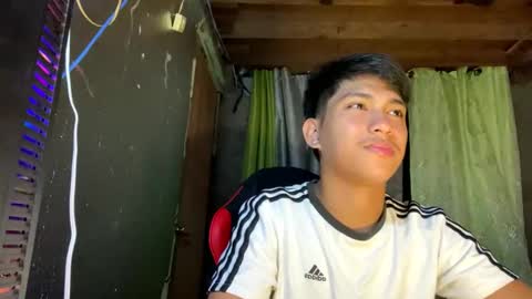 Snapshot of urcuteguy_jhonx chatting on September 30, 3:17 pm Dannie online show from September 30, 3:17 pm