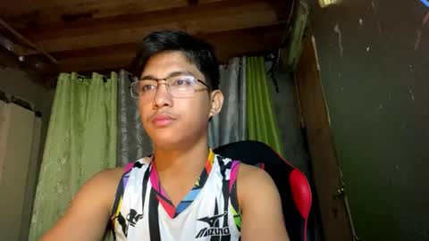 Snapshot of urcuteguy_jhonx chatting on October 1, 2:56 pm Dannie online show from October 1, 2:56 pm