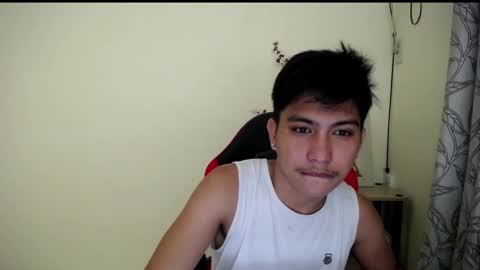 Snapshot of urcuteguy_jhonx chatting on November 4, 2:38 pm Dannie online show from November 4, 2:38 pm