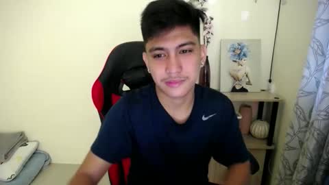 Snapshot of urcuteguy_jhonx chatting on November 5, 10:21 pm Dannie online show from November 5, 10:21 pm