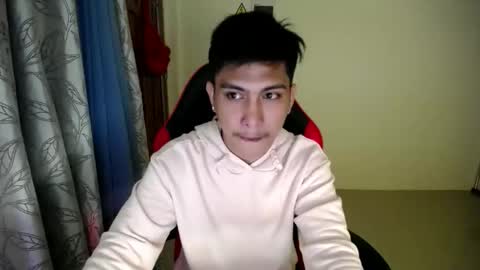 Snapshot of urcuteguy_jhonx chatting on December 1, 4:12 pm Dannie online show from December 1, 4:12 pm