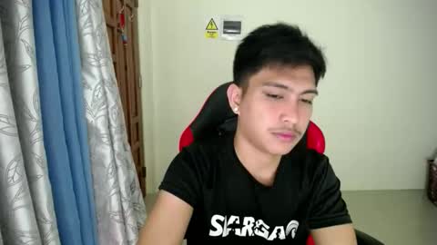 Snapshot of urcuteguy_jhonx chatting on December 13, 7:53 pm Dannie online show from December 13, 7:53 pm