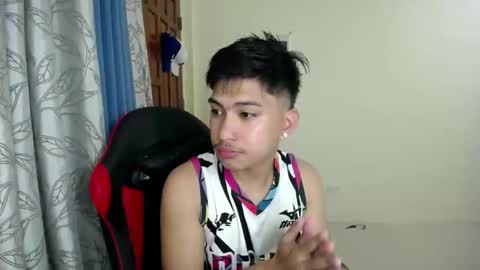 Snapshot of urcuteguy_jhonx chatting on December 16, 8:52 am Dannie online show from December 16, 8:52 am