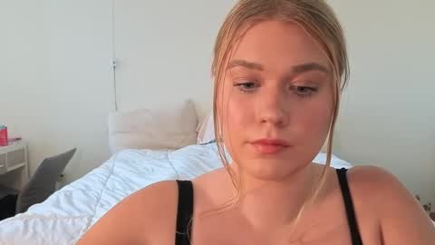 Snapshot of urfavcollegegirl chatting on February 21, 11:10 pm Maryia Kay online show from February 21, 11:10 pm